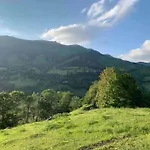 A La Ferme Au Puy Mary منزل ريفي *