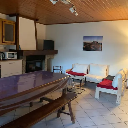 A La Ferme Au Puy Mary منزل ريفي